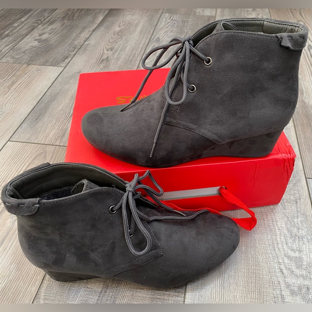 NWT Dream Pairs Ramona Faux Suede Black Wedge Heel Ankle Bootie Boot Size 8.5